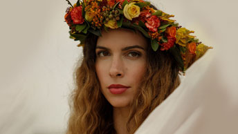 Foto de Ailé Varela, cofundadora de Sanaya Ancestral Wellness.